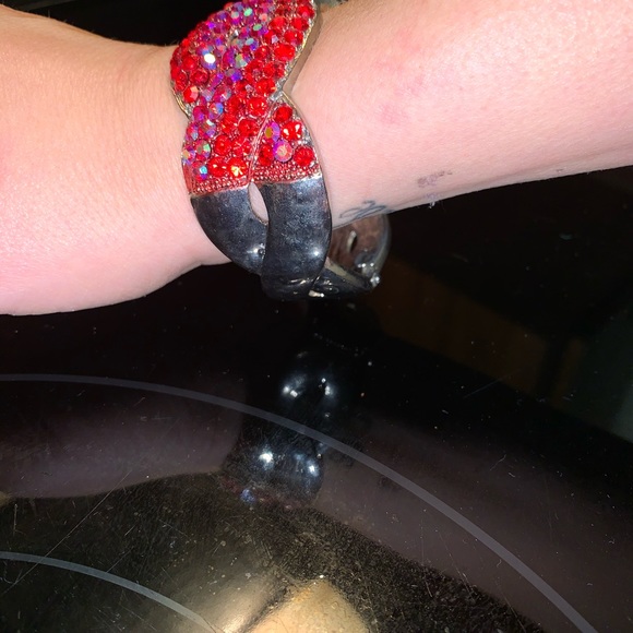 Designer Style Red Rhinestones Bracelet - Picture 5 of 5